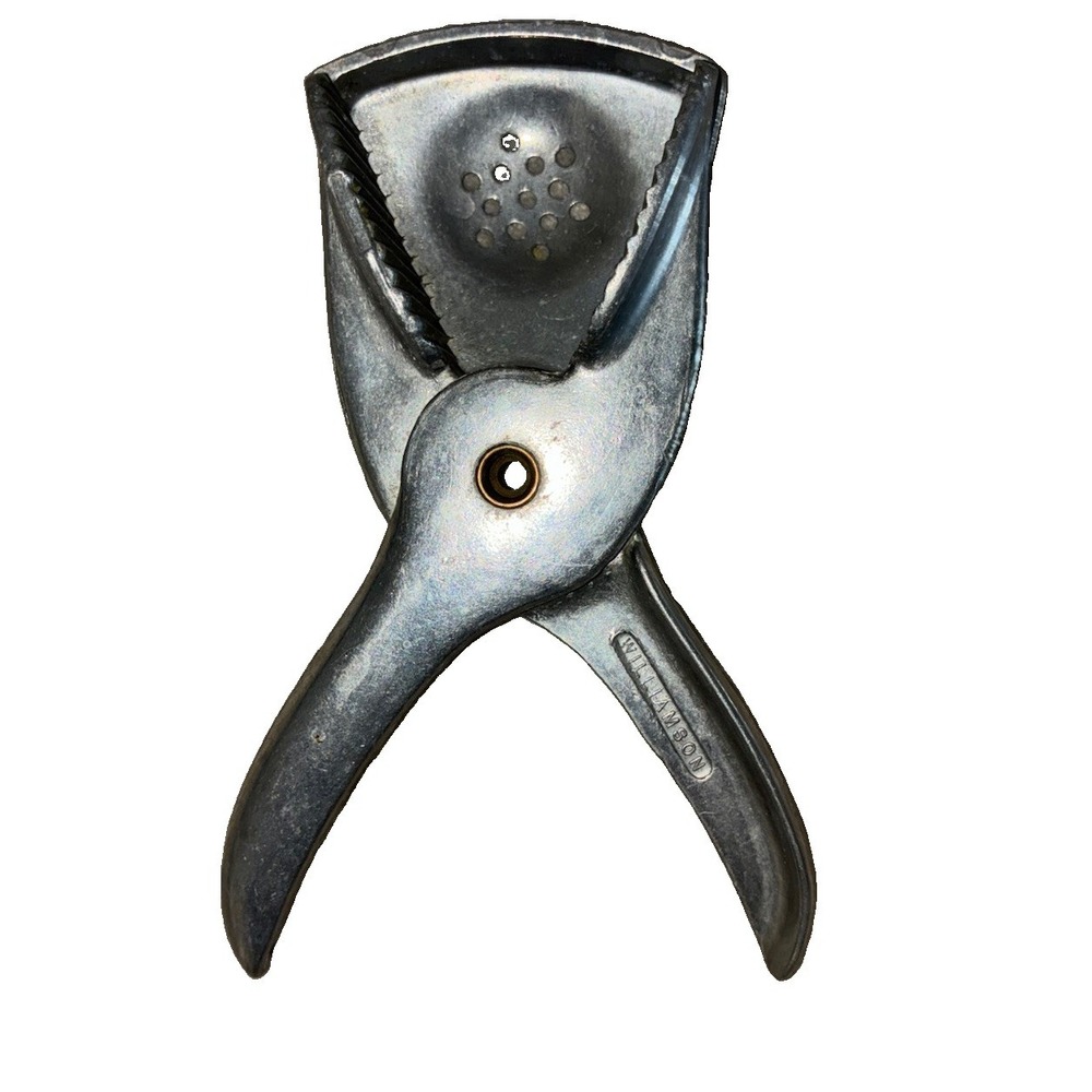 Vintage Williamson Aluminum Hand Held Citrus Lemon Lime Squeezer Made in USA 6"